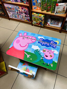 Peppa Pig table play set for kids with colorful cartoon characters and sunny countryside scene