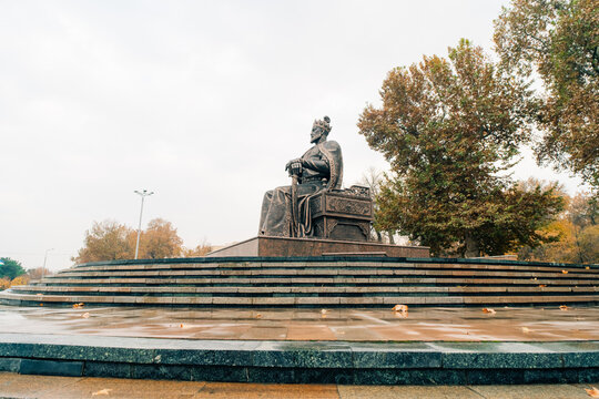 Samarkand, Uzbekistan - 1 oct 2025 monument to Amir Temur Tamerlane, Central Asian Turkic ruler and commander