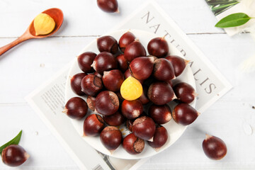 Obraz premium Fresh Chestnuts Alpine Farmers Market Display