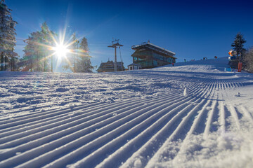 Piękny słoneczny zimowy dzień na Jaworzynie Krynickiej. © rogozinski
