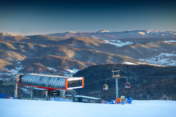 Piękny słoneczny zimowy dzień na Jaworzynie Krynickiej. © rogozinski