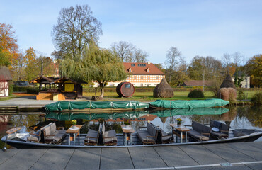 Spreewaldkahn im Herbst in L&uuml;bbenau