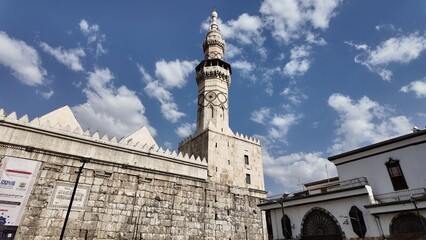 Obraz premium Minaret of the Umayyad Mosque in Damascus, one of the oldest and most iconic Islamic landmarks in the world. The video highlights the historic Islamic architecture, cultural heritage, and spiritual si