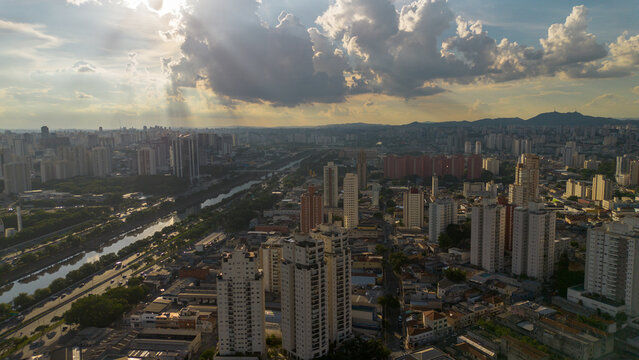 Marginal Ti&ecirc;te - Bairro do Lim&atilde;o