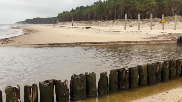Mouth of the Gł&oacute;wnica River at the Baltic Sea in Jarosławiec