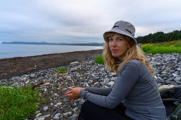 Discovering the serene beauty of Russia's coastal shores at twilight