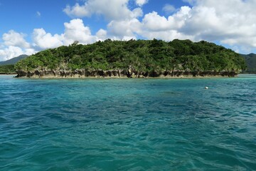 Small tropical island in Kabira Bay © Ted Iwabuchi Nature