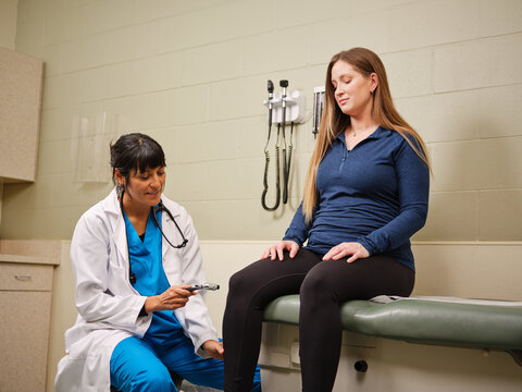 Native American nurse practitioner conducts reflex test