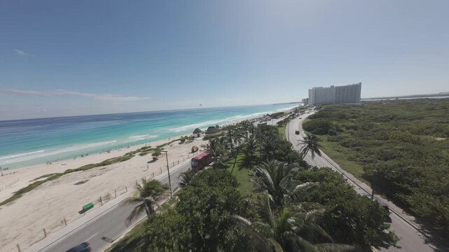 Canc&uacute;n Playa Delfines 2