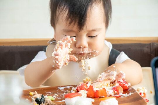 1歳の誕生日を迎えた赤ちゃんの記念ポートレート　（自宅スタジオ撮影）