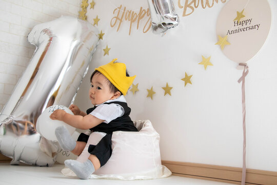 1歳の誕生日を迎えた赤ちゃんの記念ポートレート　（自宅スタジオ撮影）