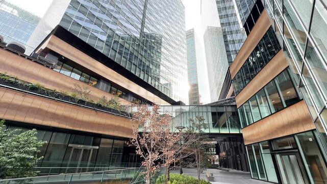 梅田・グラングリーン大阪とグランフロント大阪の都市景観｜再開発が進む大阪中心部の4K映像