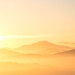 ミニマルな山並みに広がる黄金の朝焼け
