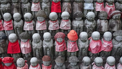 たくさんの石仏