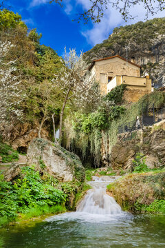 Paseo del Molinar Path, Molinar River Waterfall, Tobera, Montes Obarenes-San Zadornil Natural Park, Las Merindades, Burgos, Castilla y Le&oacute;n, Spain, Europe