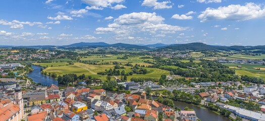 Fototapeta premium Cham, die zentrale Stadt der Region Oberer Bayerischer Wald aus der Vogelperspektive