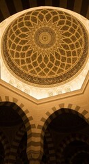 Obraz premium Ornate Islamic Dome Interior with Calligraphy