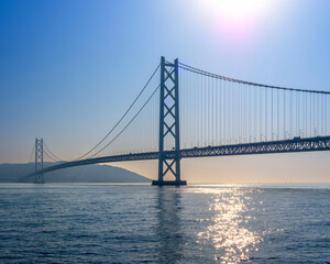 Fototapeta premium 明石海峡大橋のうららかな春