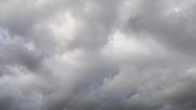 Fairly gray cloud at dusk