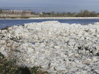 Drift ice on the Elbe in January © Klaus Schulz