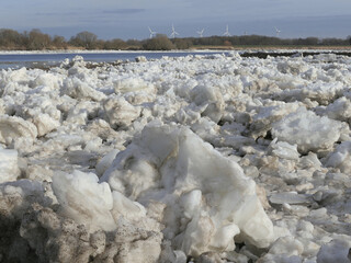 Drift ice on the Elbe in January © Klaus Schulz