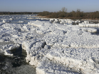 Drift ice on the Elbe in January © Klaus Schulz