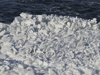 Drift ice on the Elbe in January © Klaus Schulz