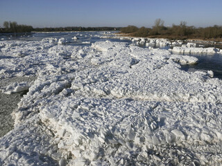 Drift ice on the Elbe in January © Klaus Schulz