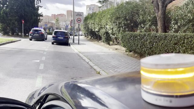 baliza v16 obligatoria y homologada en aver&iacute;a coche con aviso polic&iacute;a y dgt