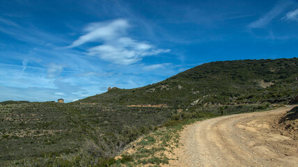 Mont&eacute;e sur l'ensemble m&eacute;di&eacute;val de Marcuello &agrave; Sarsamarcuello, Aragon, Espagne