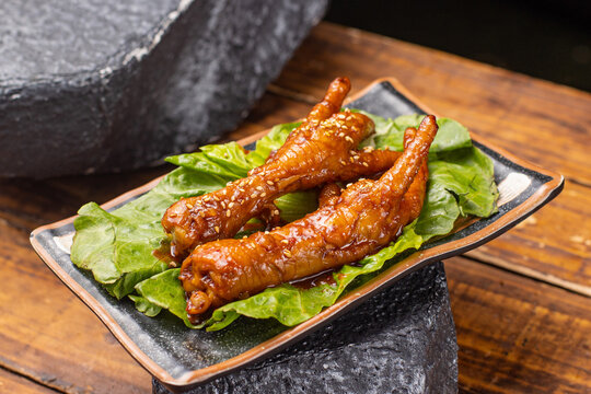 매운 무뼈 닭발 구이 한국 길거리 음식 포장마차 안주 야식 Spicy Boneless Chicken Feet Korean Street Food Snack 辣味无骨鸡爪 韩国小吃 激辛 骨なし鶏足 焼き鳥 韓国料理 Patas de pollo picantes Pieds de poulet &eacute;pic&eacute;s