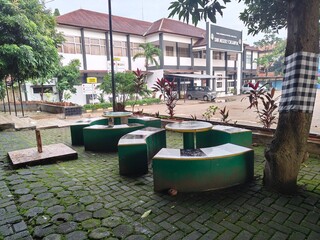 circular seating in the garden