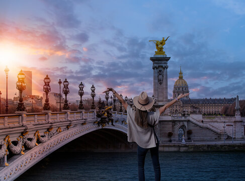Alexandre III Bridge at sunset - Paris, France