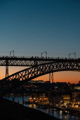 Fototapeta premium Dom luís i bridge spanning douro river at sunset