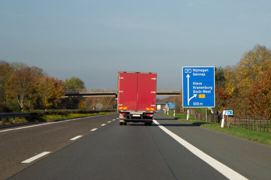 Autobahn 57, E 31, Ausfahrt 2, Stadt Kleve, Kranenburg, Goch-West in Richtung Nijmegen