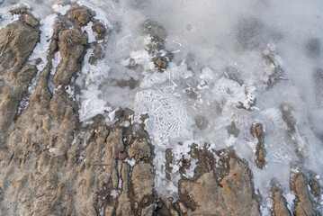Zimowa plaża na południowym Bałtykiem, na środkowym wybrzeżu Polski.