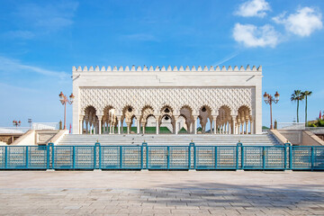 Obraz premium Rabat, Morocco, the western pavillon of the Mohammed V mausoleum that contains the tombs of the old Moroccan king and his two sons