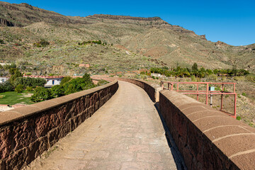 Fototapeta premium Path on top of Ayagaures Dam in Gran Canaria