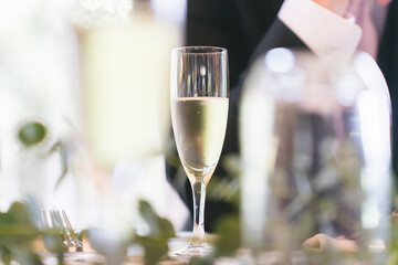空の庭ウエディング 披露宴テーブル上のシャンパン