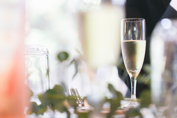 空の庭ウエディング 披露宴テーブル上のシャンパン