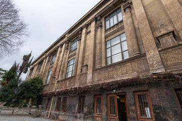 The Istanbul Archaeological Museums are the first museums located next to Topkapi Palace.