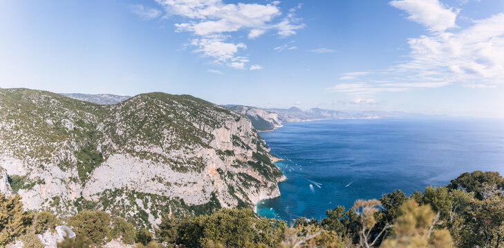 Spektakul&auml;res K&uuml;stenpanorama auf Sardinien mit Blick auf den Golf von Orosei, Panorama