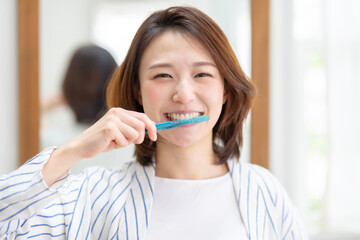 歯磨き　女性