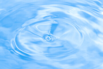 美しい水滴のアクションショット