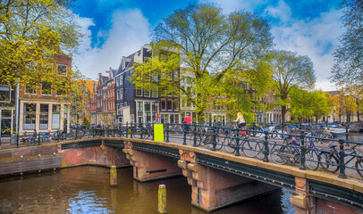 Obraz premium The cozy streets of Amsterdam's historic center.