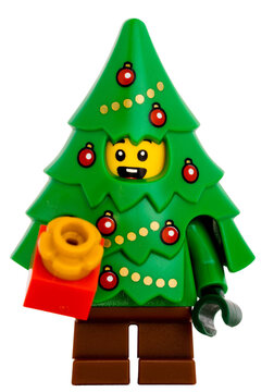 Dortmund - Deutschland 22. Januar 2026 Lego Minifigure als Weihnachtsbaum mit Geschenk 
