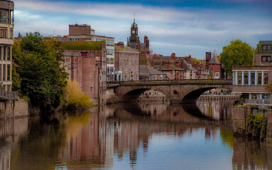 Obraz premium View of the City of York from the River Ouse with a reflection of the bridge.