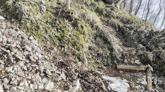 Il sentiero 173B in inverno sul monte San Vicino nelle Marche