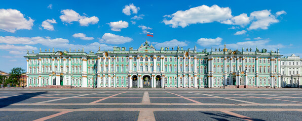 Naklejka premium Winter Palace (Hermitage museum) on Palace square, Saint Petersburg, Russia
