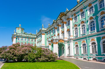Naklejka premium Winter Palace (State Hermitage museum) in spring, Saint Petersburg, Russia